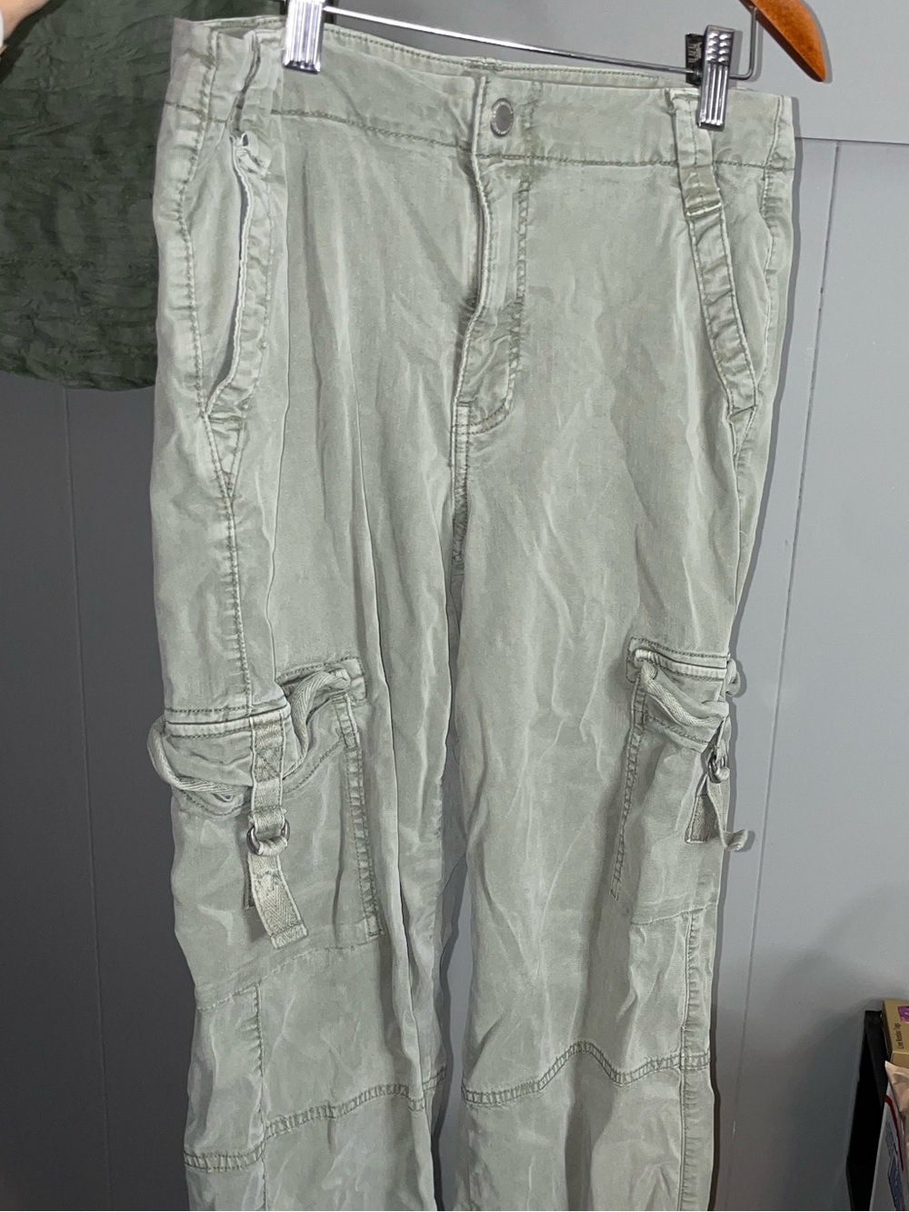 American Eagle Super High Rise Baggy Wide Leg Green Cargo pockets 90s y2k